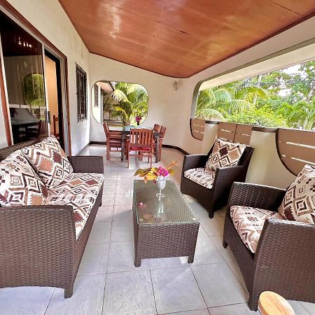 88 Days Self Catering Holidays & Accomodation Baie Lazare  Buitenkant foto