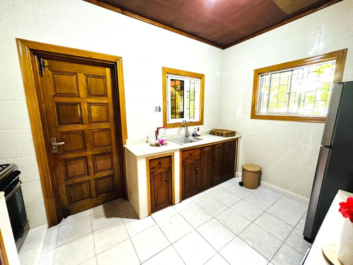 88 Days Self Catering Holidays & Accomodation Baie Lazare  Buitenkant foto