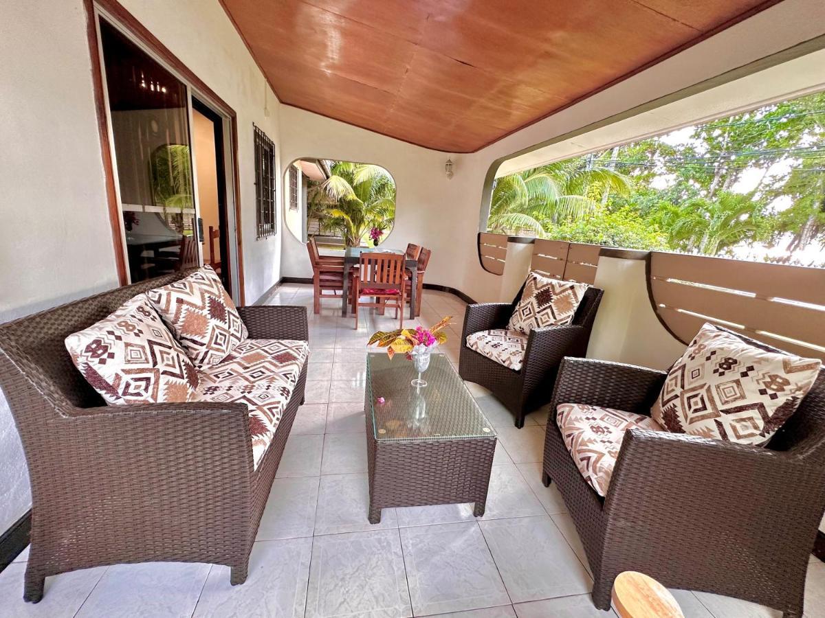 88 Days Self Catering Holidays & Accomodation Baie Lazare  Buitenkant foto