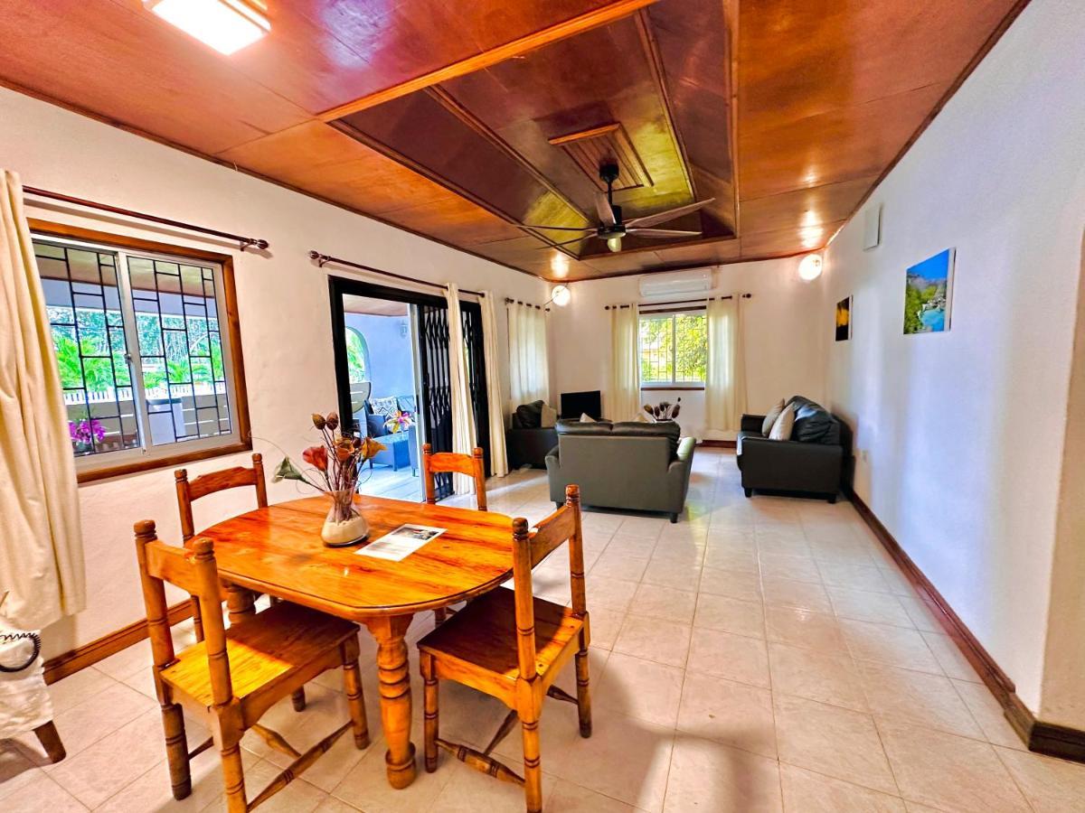 88 Days Self Catering Holidays & Accomodation Baie Lazare  Buitenkant foto