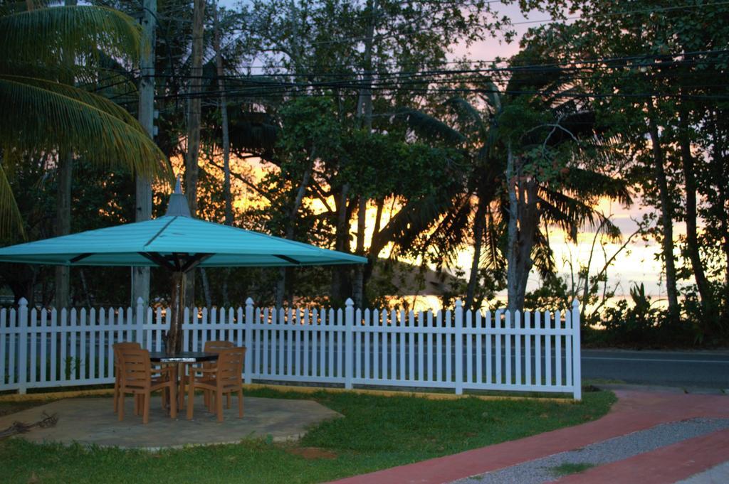88 Days Self Catering Holidays & Accomodation Baie Lazare  Buitenkant foto